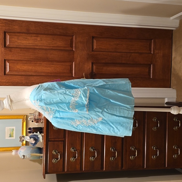 Beautiful Summer Blouse - Picture 2 of 5